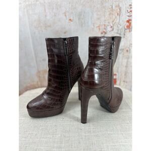 Guess Sz 10 Platform Embossed Boss Babe Dress Zip Up Boot Brown "Dejah" NIB!